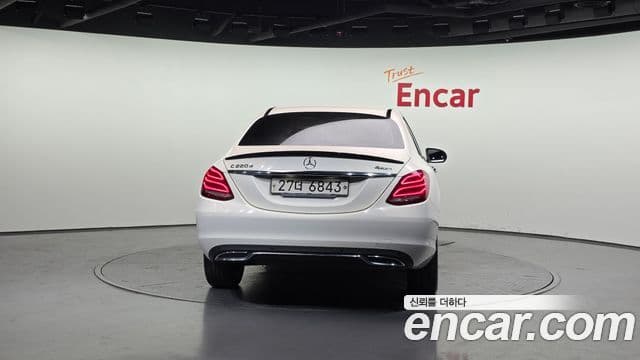 Mercedes-Benz C-Class 2018 — ფოტო 4/20