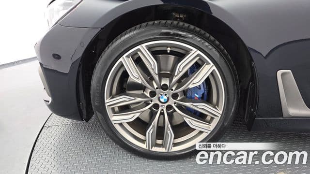 BMW 7 Series 2019 — ფოტო 5/20