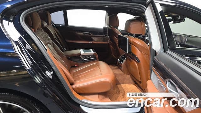 BMW 7 Series 2019 — ფოტო 12/20