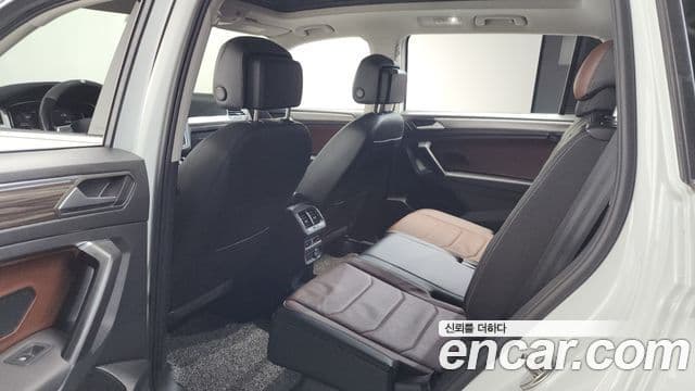 Volkswagen Tiguan Allspace 2023 — ფოტო 11/20