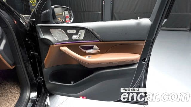 Mercedes-Benz GLS-Class 2025 — Photo 22/32