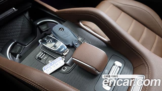 Mercedes-Benz GLS-Class 2025 — Photo 29/32