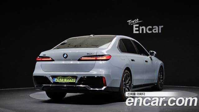 BMW 7 Series 2025 — Photo 7/31