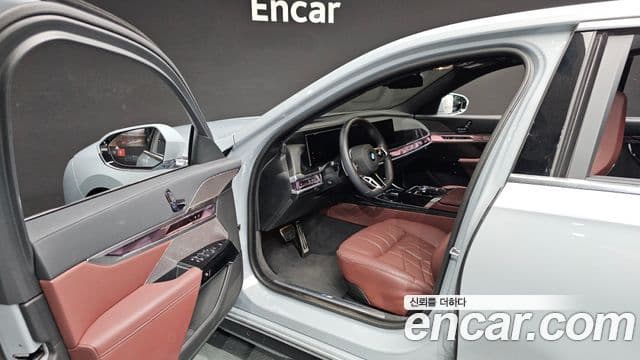 BMW 7 Series 2025 — Photo 11/31