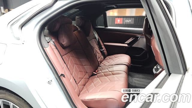 BMW 7 Series 2025 — Photo 17/31