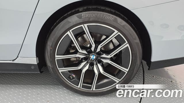 BMW 7 Series 2025 — Photo 24/31