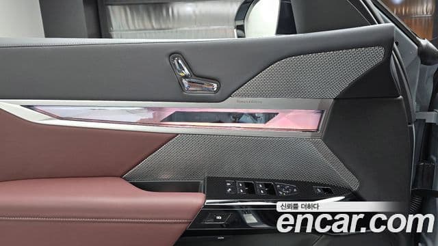 BMW 7 Series 2025 — Photo 2/31