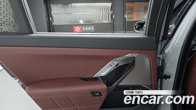 BMW 7 Series 2025 — Photo 8/31