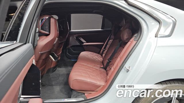BMW 7 Series 2025 — Photo 15/31