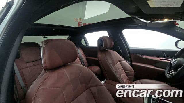 BMW 7 Series 2025 — Photo 6/31