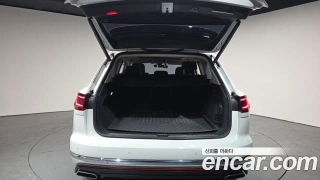 Volkswagen Touareg 2023 — Photo 10/35