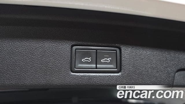 Volkswagen Touareg 2023 — Photo 20/35