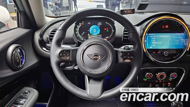 Mini Cooper Clubman 2021 — фото 13 из 20