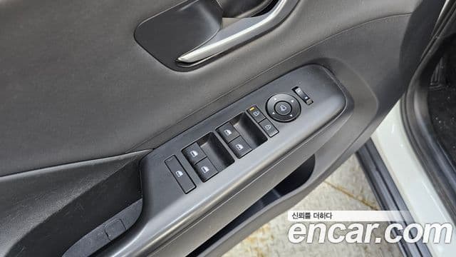 Hyundai Kona 2023 — фото 14 из 20