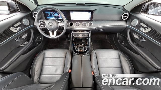 Mercedes-Benz E-Class 2019 — ფოტო 7/20