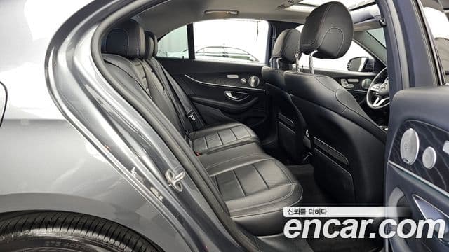 Mercedes-Benz E-Class 2019 — ფოტო 12/20