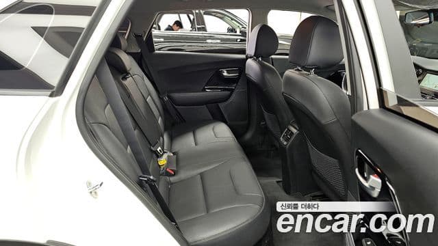 Kia Niro 2021 — Şəkil 12/20