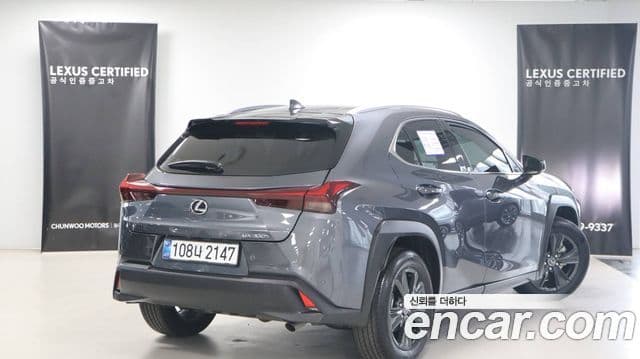 Lexus UX300h 2025 — фото 1 из 16