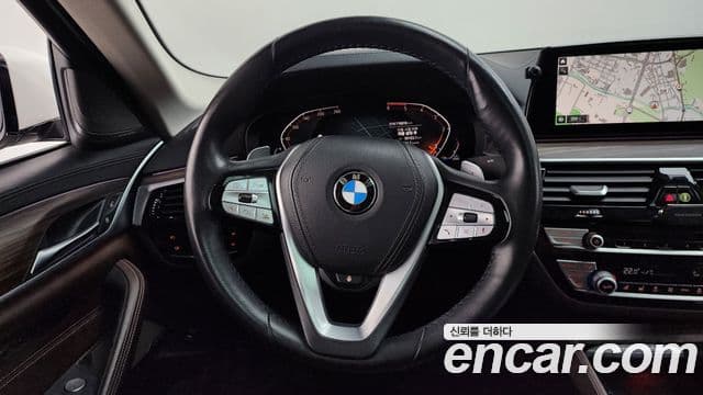 BMW 5 Series 2020 — фото 12 из 20