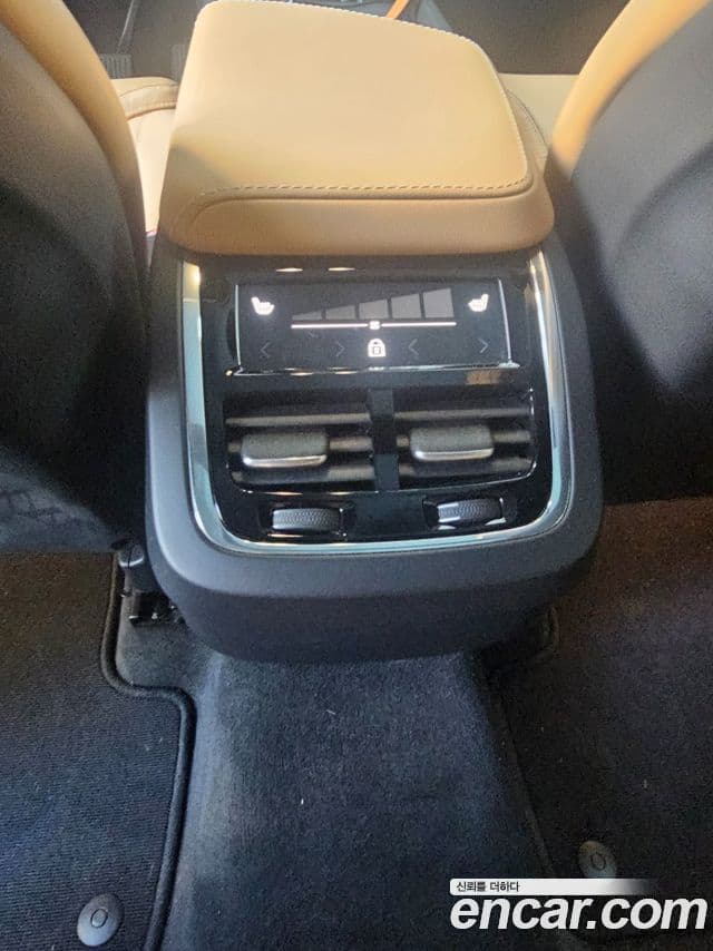 Volvo XC60 2024 — фото 18 из 20