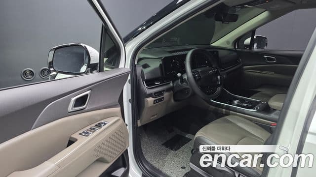 Kia Carnival 2025 — фото 10 из 20