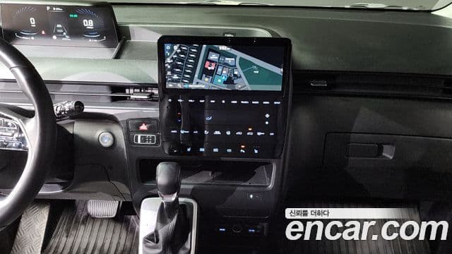 Hyundai Staria 2022 — ფოტო 14/20
