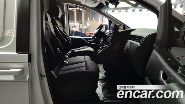 Hyundai Staria 2022 — фото 11 из 20