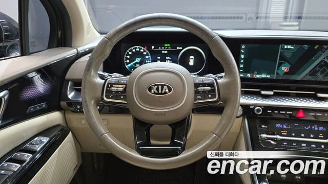 Kia Carnival 2021 — фото 13 из 20