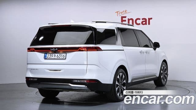 Kia Carnival 2021 — ფოტო 2/20