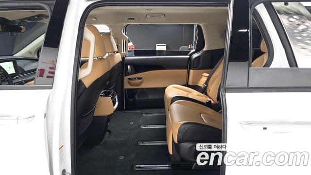 Kia Carnival 2021 — ფოტო 12/20