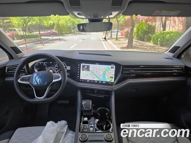 Volkswagen Touareg 2025 — ფოტო 19/19