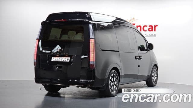 Hyundai Staria 2022 — Фото 1/20