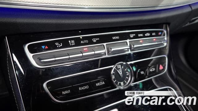 Mercedes-Benz E-Class 2018 — ფოტო 15/20