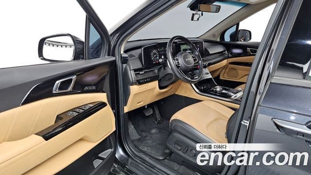 Kia Carnival 2021 — фото 10 из 20