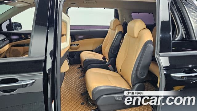 Kia Carnival 2022 — фото 11 из 20