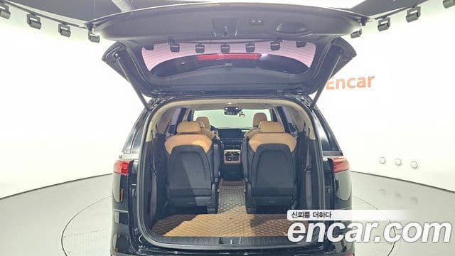 Kia Carnival 2022 — фото 17 из 20