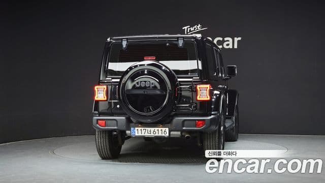 Jeep Wrangler 2019 — ფოტო 4/20