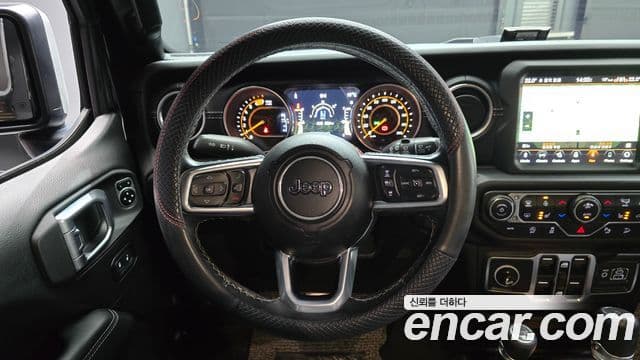 Jeep Wrangler 2019 — ფოტო 13/20