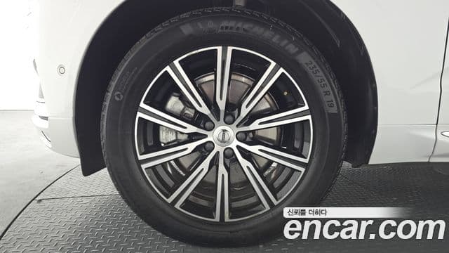 Volvo XC60 2019 — Şəkil 5/20