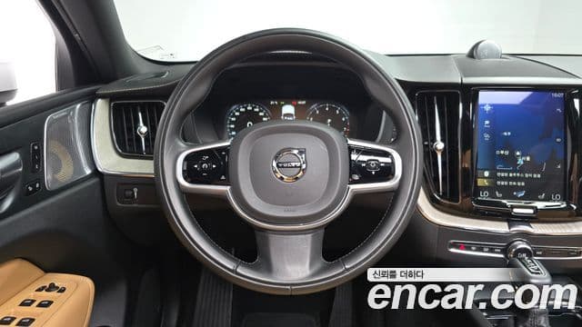 Volvo XC60 2019 — Şəkil 13/20