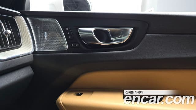 Volvo XC60 2019 — Şəkil 19/20