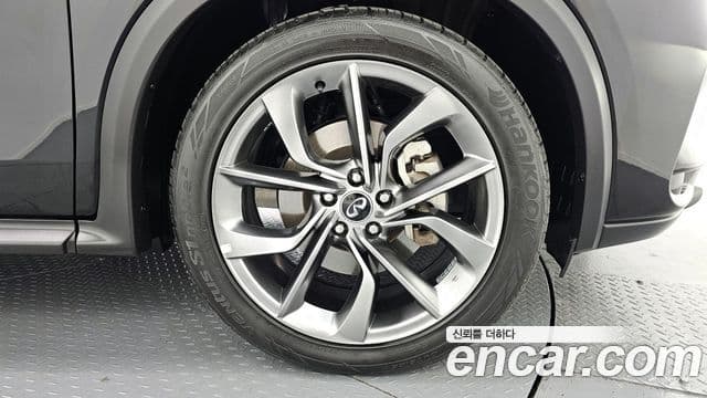 Infiniti QX50 2019 — Photo 25/30