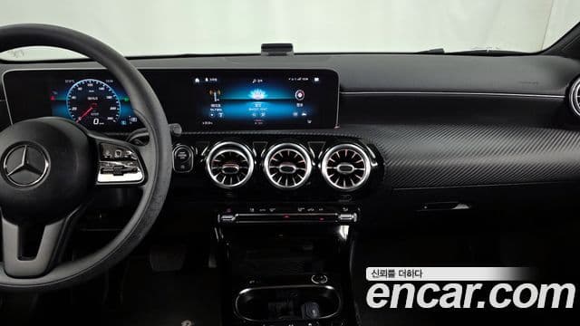 Mercedes-Benz A-Class 2020 — Photo 17/20
