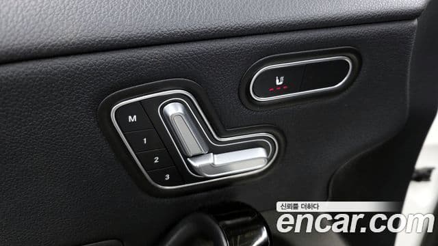 Mercedes-Benz A-Class 2020 — Photo 11/20