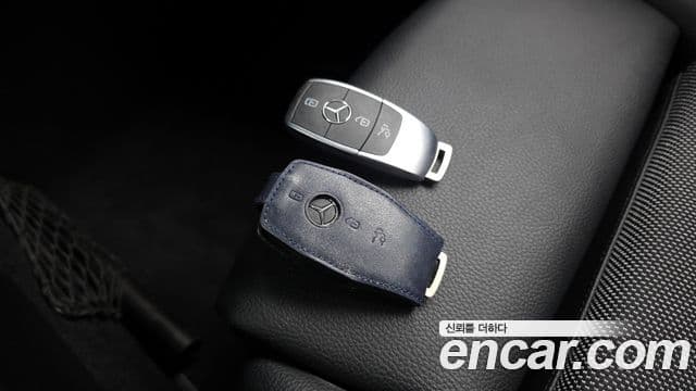 Mercedes-Benz A-Class 2020 — Photo 4/20
