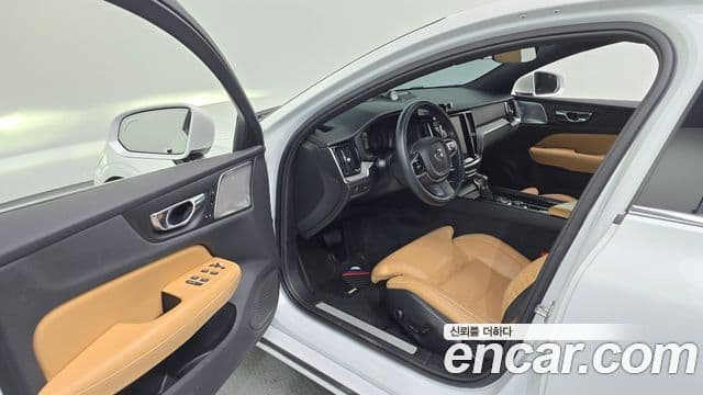 Volvo S60 2020 — ფოტო 10/20