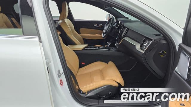 Volvo S60 2020 — ფოტო 12/20