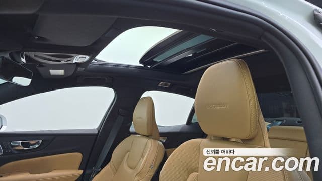 Volvo S60 2020 — ფოტო 19/20