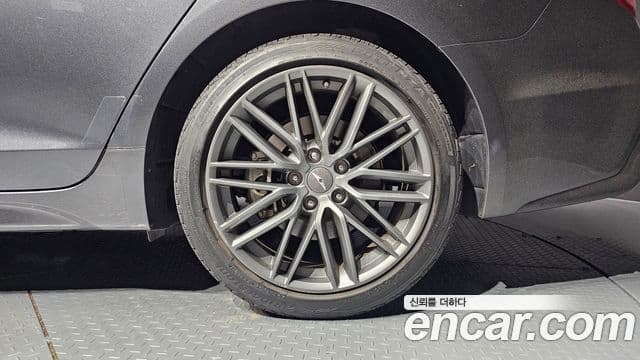 Genesis G70 2018 — Photo 21/31