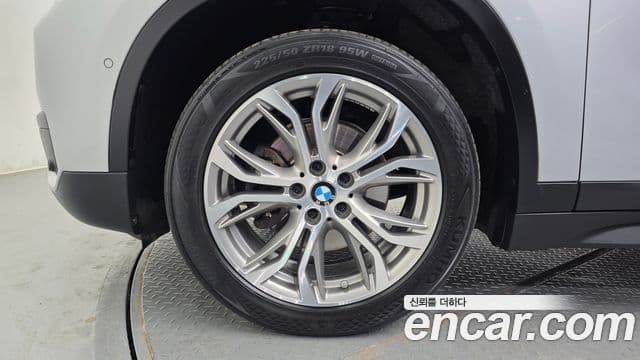 BMW X1 2018 — Photo 1/32
